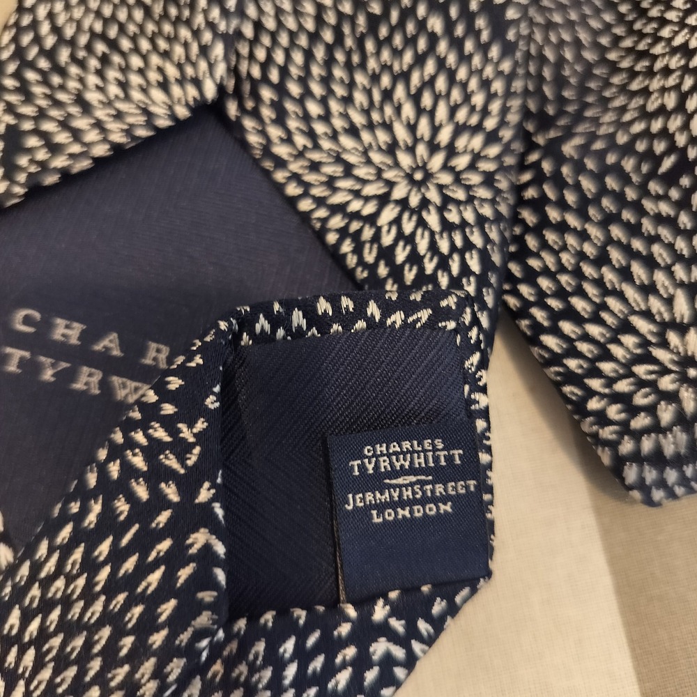 Charles Tyrwhitt 100% Silk Tie Floral Navy - Picture 7 of 8